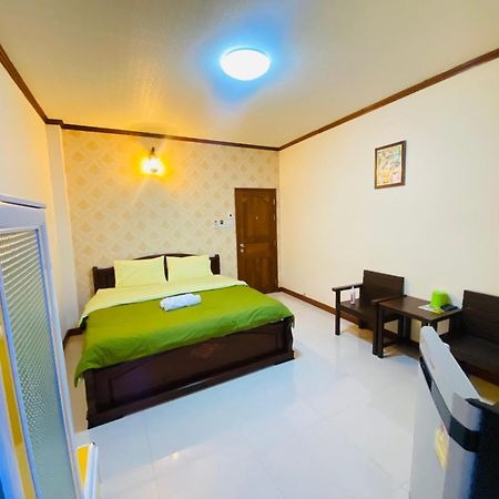 Rak Ban Kerd House Hotel Ko Si Chang Exterior foto