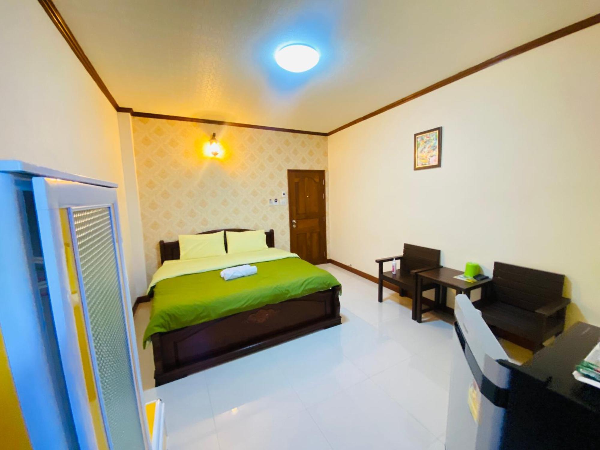 Rak Ban Kerd House Hotel Ko Si Chang Exterior foto