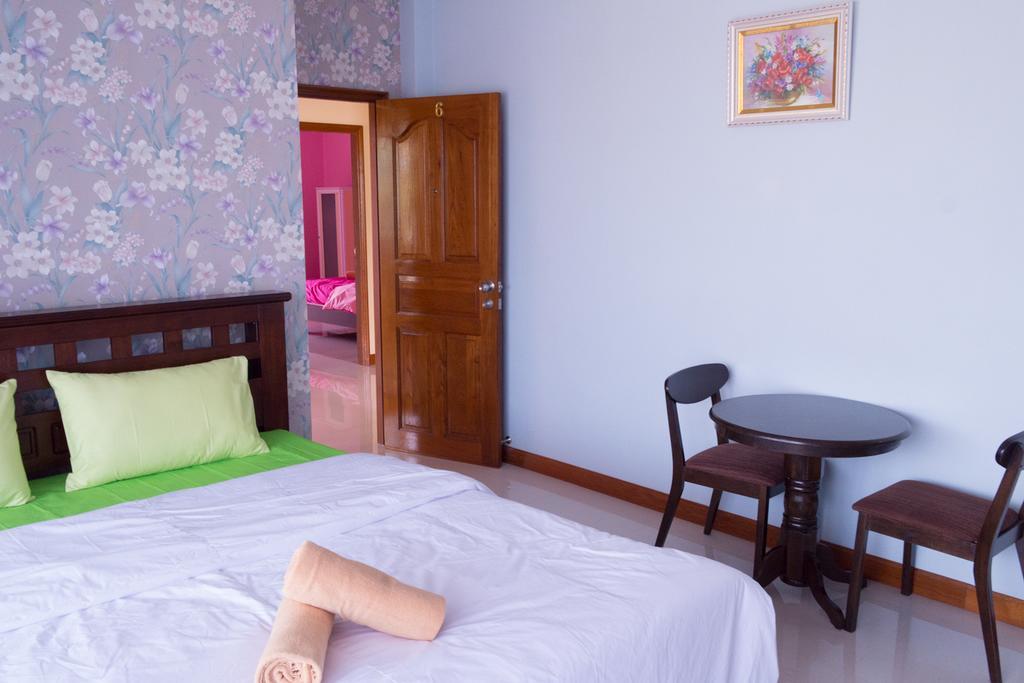 Rak Ban Kerd House Hotel Ko Si Chang Cameră foto